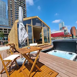 Vakantiehuis Wikkelboat Nr5 At Floating Rijnhaven